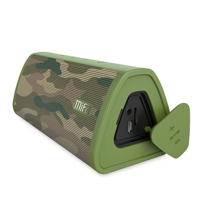Waterproof Outdoor Bluetooth Speaker – Rugged Bass, All-Day Battery