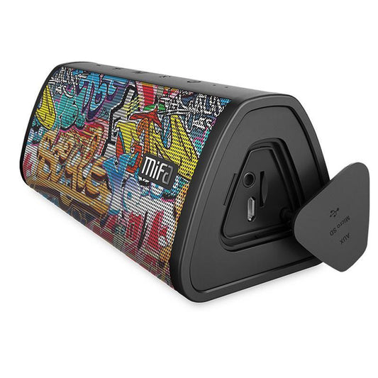 Waterproof Outdoor Bluetooth Speaker – Rugged Bass, All-Day Battery