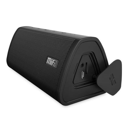 Waterproof Outdoor Bluetooth Speaker – Rugged Bass, All-Day Battery